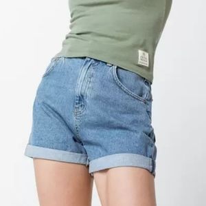 UO BDG Mom High Rise Denim Short size 25